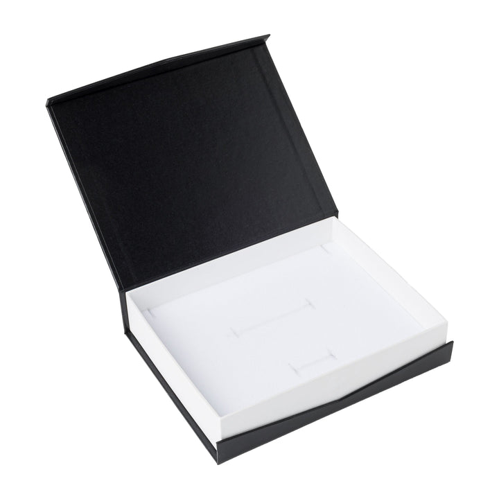 NECKLACE COLLARETTE BOX IN BLACK & WHITE WITH MAGNETIC LID - BOX FOR BRITAIN
